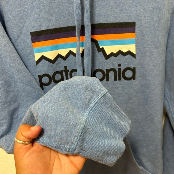 Patagonia Women’s XS Blue Hoodie - Picture 3 of 6